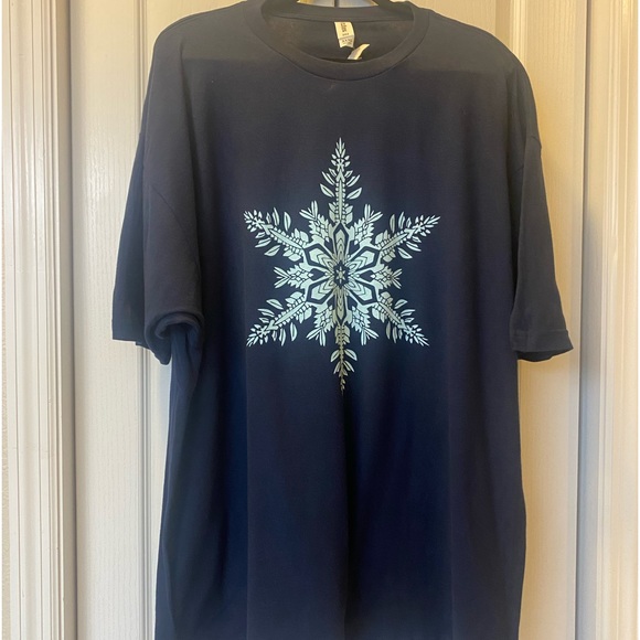 NWT Snowy Snowflake Navy Tee - Picture 3 of 5